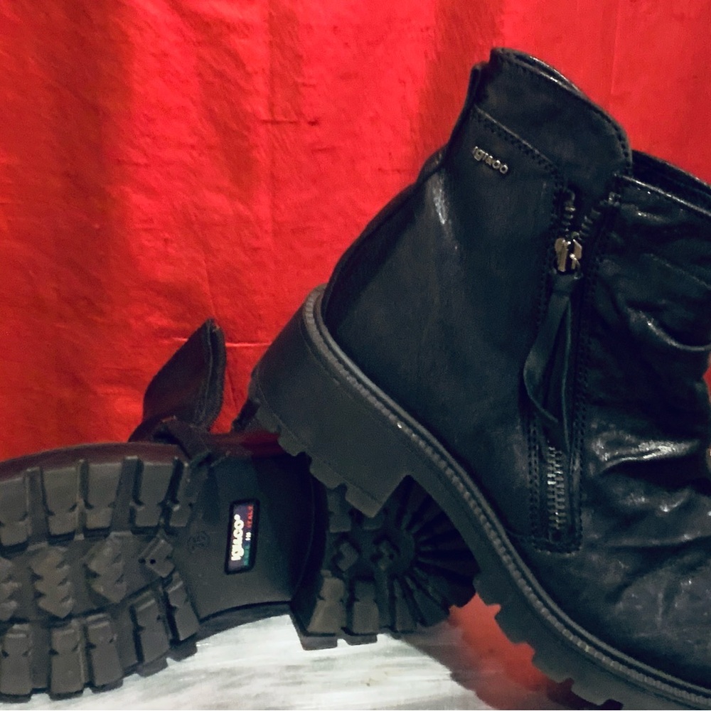 Boots - Picture 3 of 5